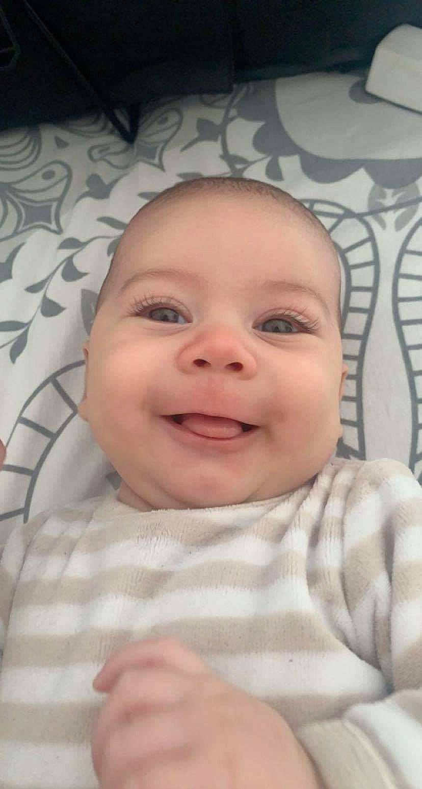 Gael a rejoint le concours — aidez-le/la à gagner de superbes lots ! baby, baby_laughing, baby_toddler_clothing, cheek, child, chin, eyebrow, facial_expression, forehead, happy, iris, joy, laugh, lip, mouth, organ, person, pleased, skin, sleeve