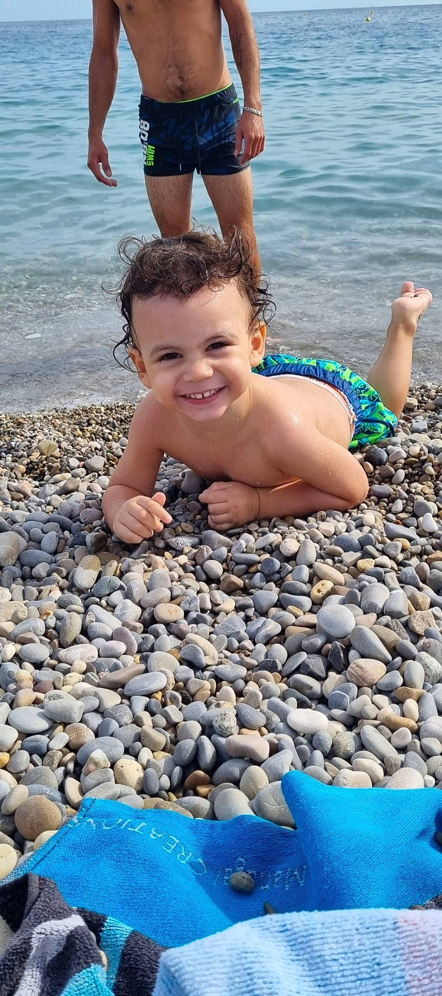 Gael a rejoint le concours — aidez-le/la à gagner de superbes lots ! azure, beach, blue, child, coast, fun, happy, human, joy, leisure, people, people_in_nature, people_on_beach, person, photograph, sand, shore, smile, summer, toddler