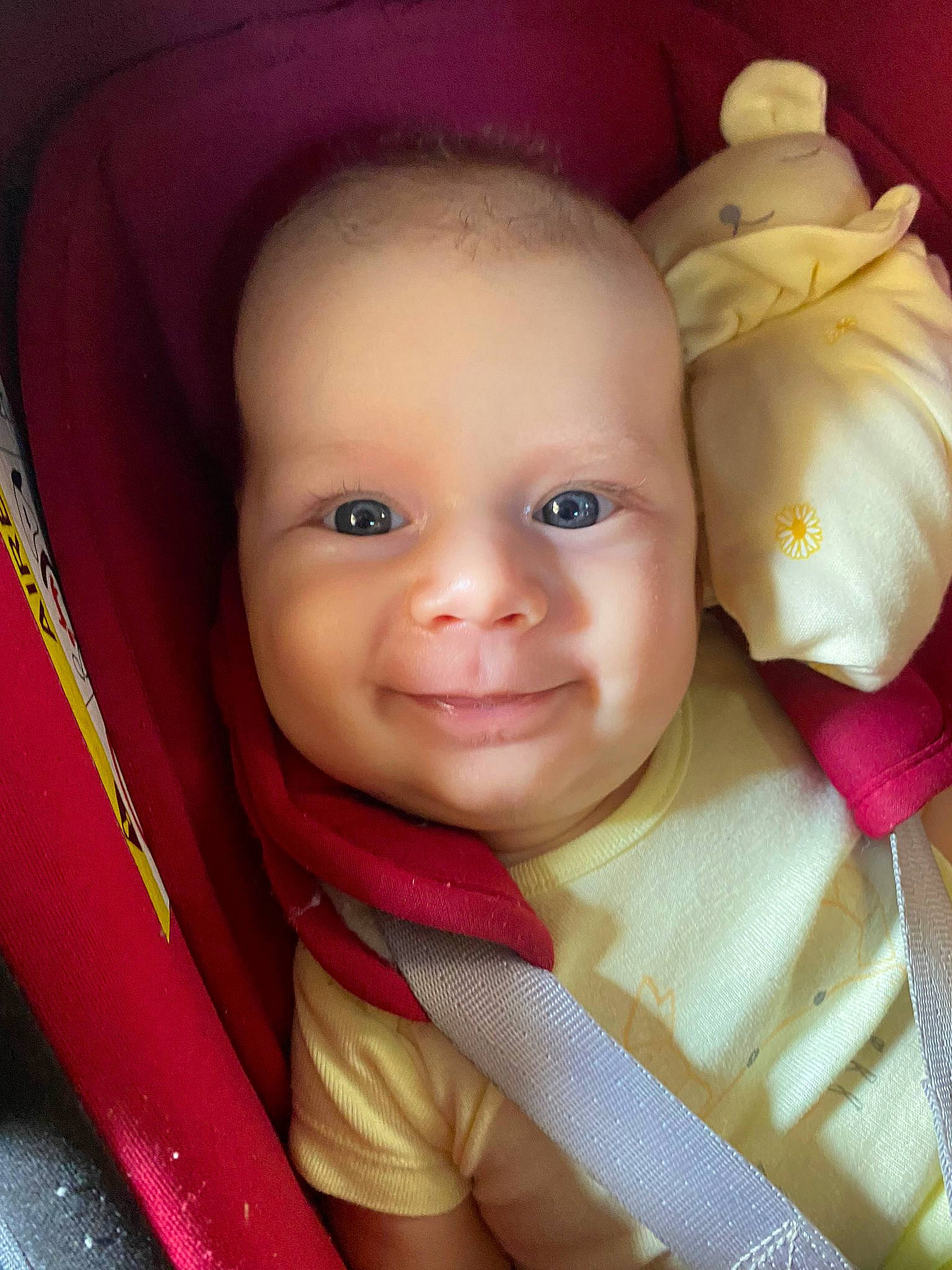 Ilan participe au concours pour gagner de l'argent avec cette photo : baby, baby_carriage, baby_products, baby_toddler_clothing, car_seat, cheek, child, chin, comfort, eye, eyebrow, happy, iris, joy, lip, mouth, nose, person, product, skin