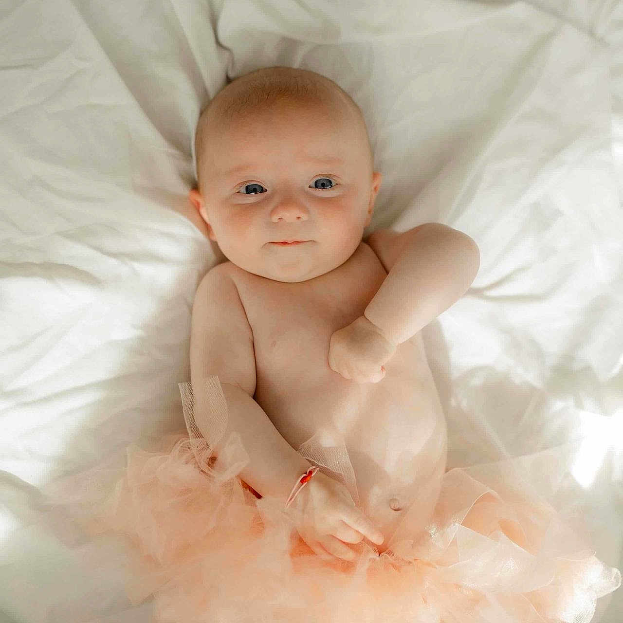 Anna-Lia participe au concours pour gagner de l'argent avec cette photo : baby, infant, tutu, blanket, soft, cute, child, portrait, lying_down, skin, expression, newborn, adorable, clothing, tulle, person, indoors, sleepwear, resting, peaceful