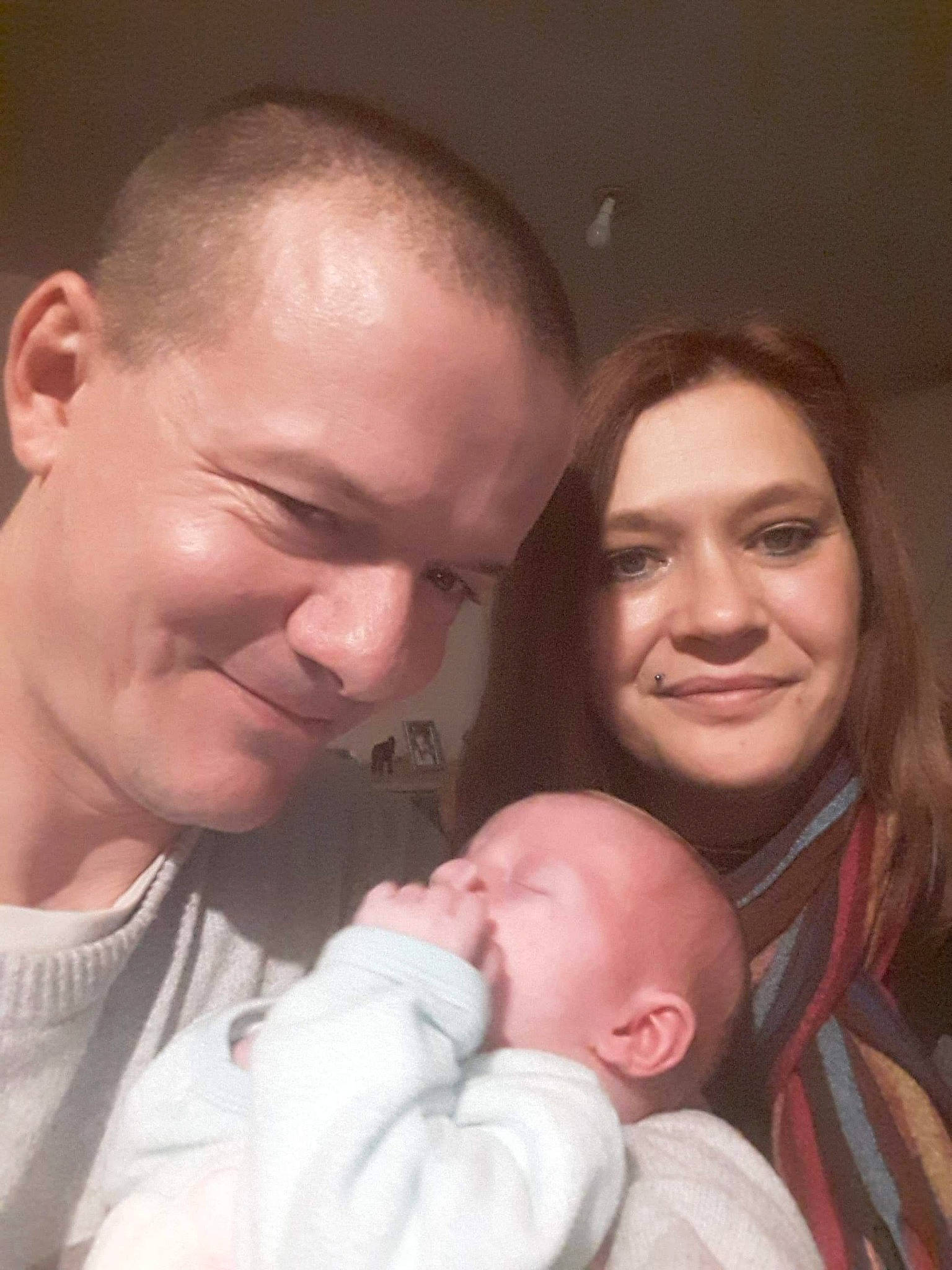 Maelie participe au concours pour gagner de l'argent avec cette photo : baby, birth, cheek, child, daughter, father, grandparent, joy, mother, nose, people, person, smile, toddler