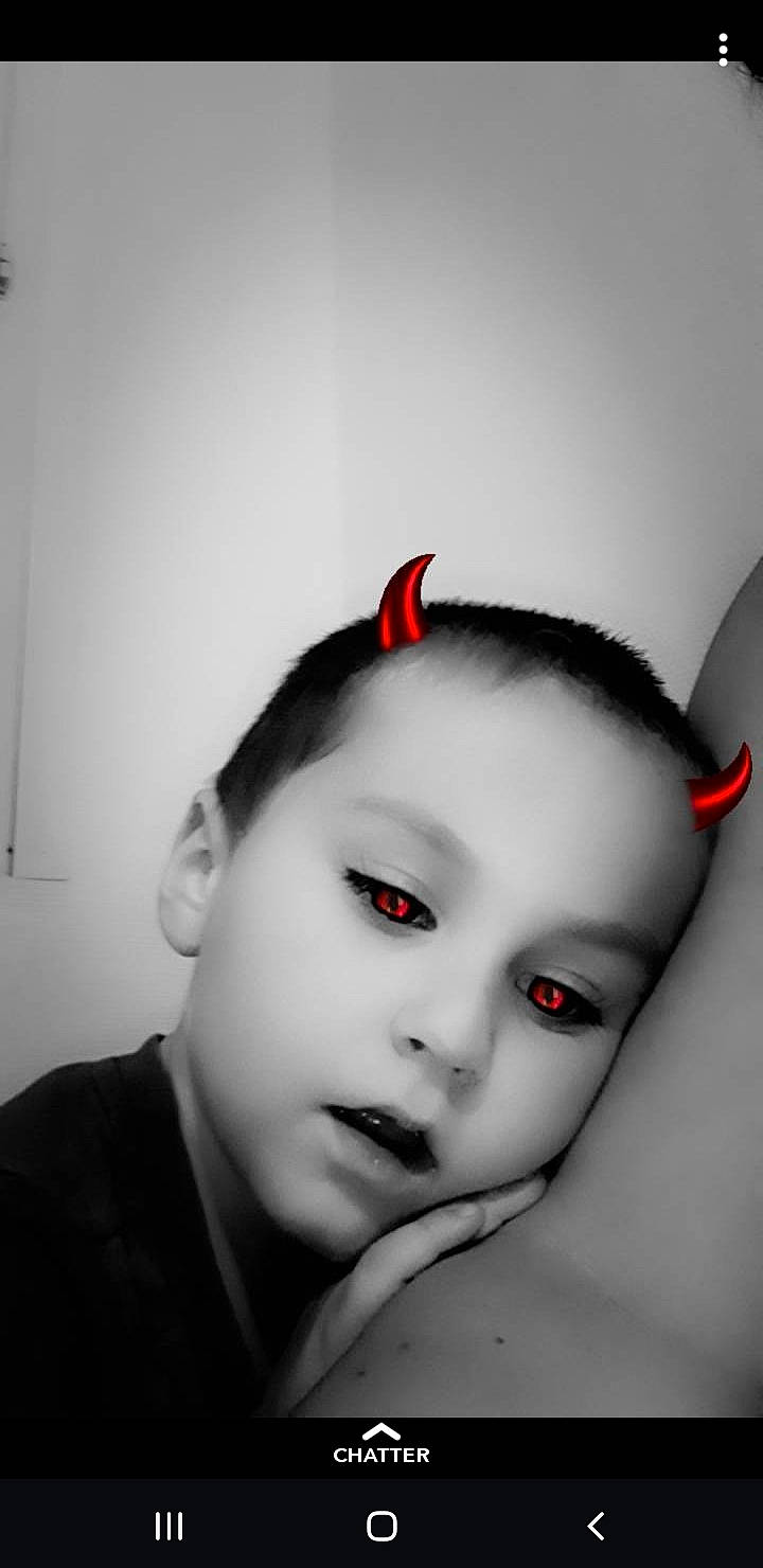 Mathias a rejoint le concours — aidez-le/la à gagner de superbes lots ! beauty, black_hair, cheek, child, ear, eye, eyebrow, eyelash, face, forehead, hair, hairstyle, head, lip, mouth, nose, person, photography, red, skin