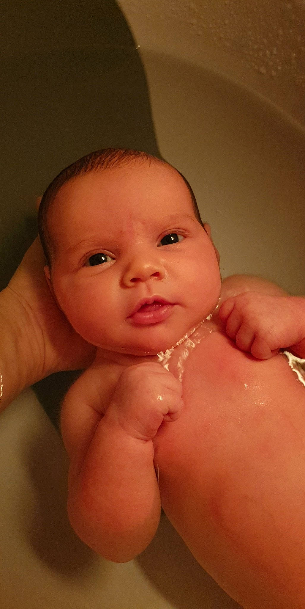 Hannae participe au concours pour gagner de l'argent avec cette photo : cheek, chin, ear, eye, eyebrow, eyelash, face, facial_expression, forehead, hair, hairstyle, hand, head, leg, lip, mouth, neck, nose, person, skin