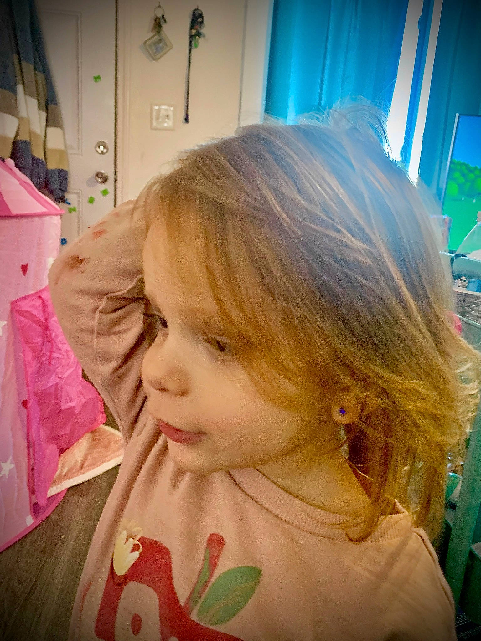 Emma is registered to the contest to win money with this photo: bangs, cheek, chin, eye, eyebrow, eyelash, facial_expression, happy, head, iris, layered_hair, lip, long_hair, mouth, neck, nose, person, shipping_box, shoulder, skin