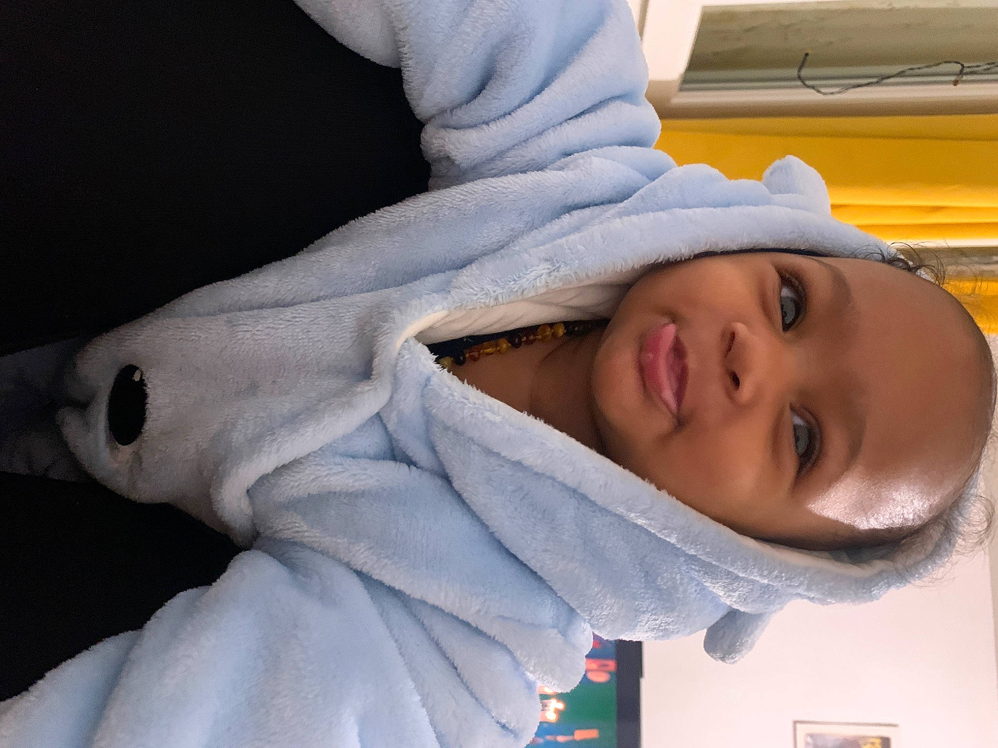 Kiara a rejoint le concours — aidez-le/la à gagner de superbes lots ! arm, baby, cheek, chin, comfort, eye, eyebrow, gesture, happy, hat, headgear, lip, mouth, nose, person, skin, sleeve, smile, toddler, vertebrate