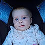 Lou a rejoint le concours — aidez-le/la à gagner de superbes lots ! baby, blue_eyes, car_seat, cherry_pattern, child, clothing, cute, face, head, indoors, infant, onesie, pink, portrait, seatbelt, sitting, smile, toy, warning_label, young_child