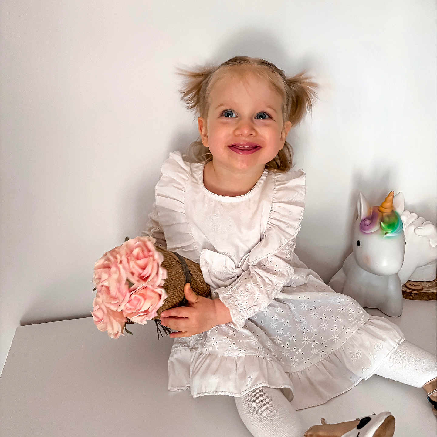 Elyna participe au concours pour gagner de l'argent avec cette photo : child, clothing, dress, face, female, flower, flowerarrangement, flowerbouquet, footwear, girl, happy, head, person, photography, plant, portrait, shoe, sitting, sleeve, smile