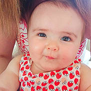 Léa participe au concours pour gagner de l'argent avec cette photo : baby, child, infant, face, smile, blue_eyes, cheeks, strawberry_pattern, clothing, person, arm, adult, holding, closeup, cute, skin, hair, happy, portrait, indoor