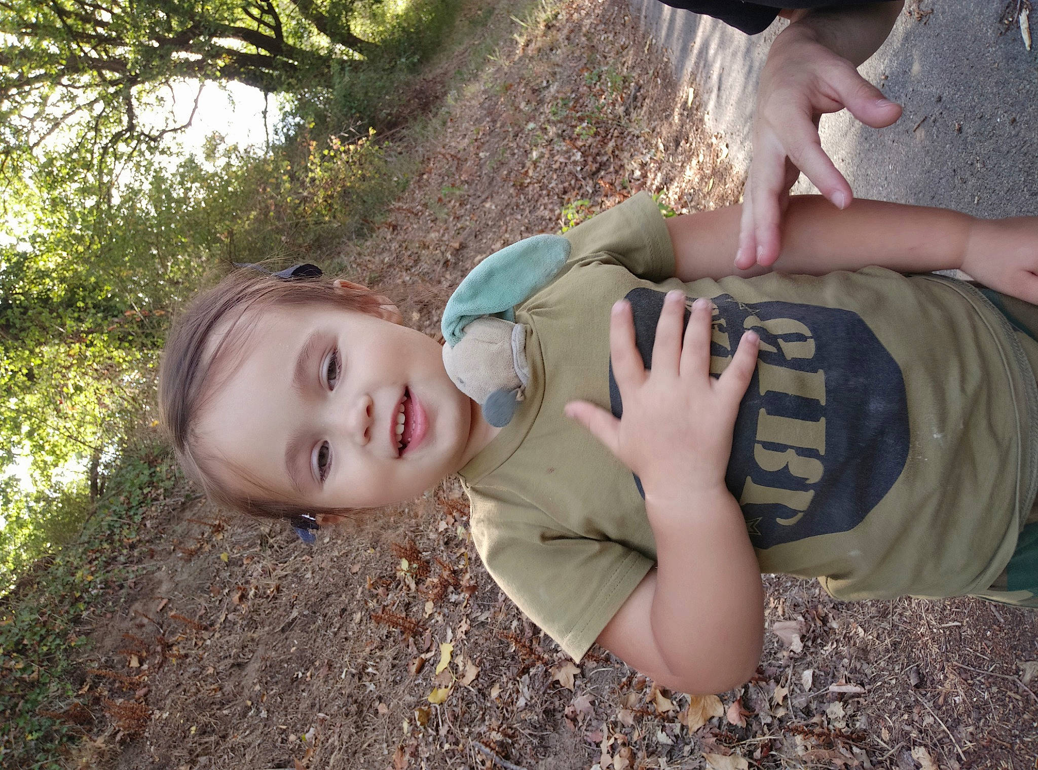 Maylie participe au concours pour gagner de l'argent avec cette photo : adventure, baby, child, fawn, grass, hand, happy, joy, landscape, leisure, mammal, people_in_nature, person, plant, recreation, rock, sitting, soil, toddler, tree