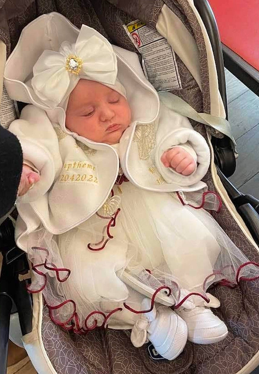 Katalya participe au concours pour gagner de l'argent avec cette photo : baby, baby_products, baby_sleeping, baby_toddler_clothing, child, comfort, fashion_accessory, hat, headgear, headwear, infant_bed, linens, pattern, peach, person, petal, pink, sorrow, sun_hat, toddler