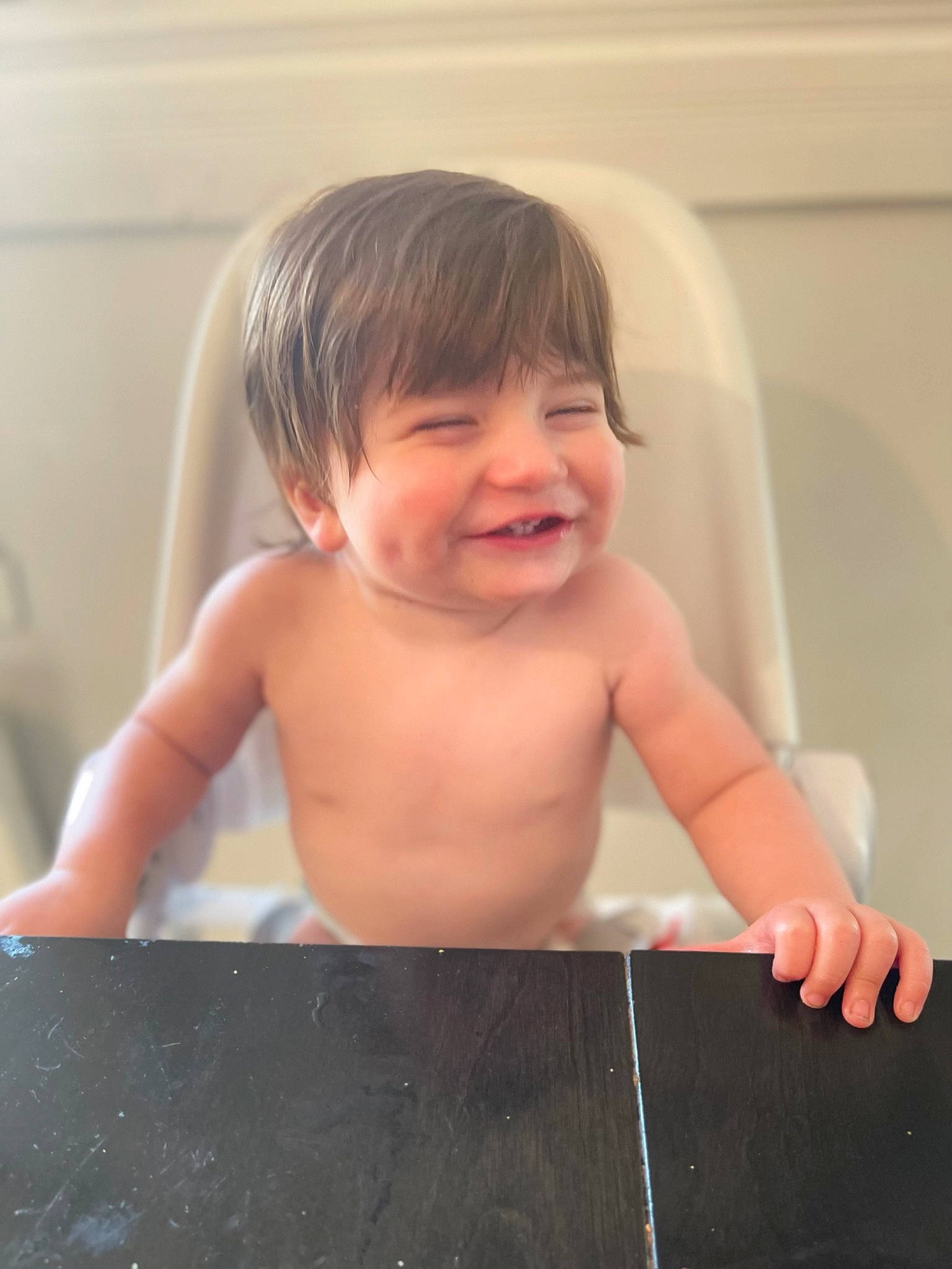 Jake a rejoint le concours — aidez-le/la à gagner de superbes lots ! baby, baby_bathing, barechested, bathing, cheek, chest, child, eyelash, flesh, fun, hair, happy, joy, mouth, person, rectangle, room, sitting, skin, smile