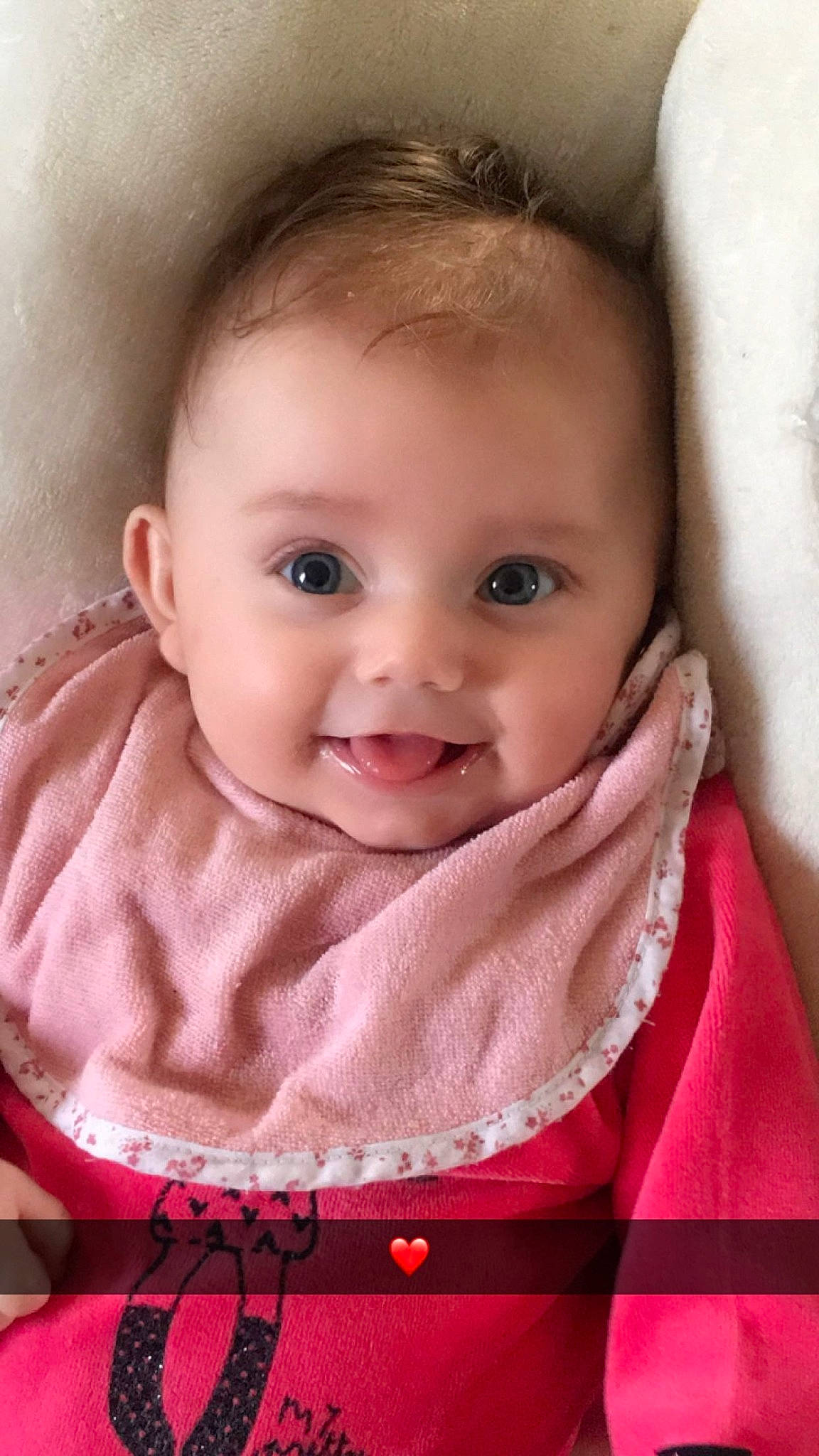 Luna a rejoint le concours — aidez-le/la à gagner de superbes lots ! baby, baby_toddler_clothing, cheek, chin, eye, eyelash, face, happy, head, iris, joy, lip, mouth, nose, person, pink, product, skin, sleeve, smile