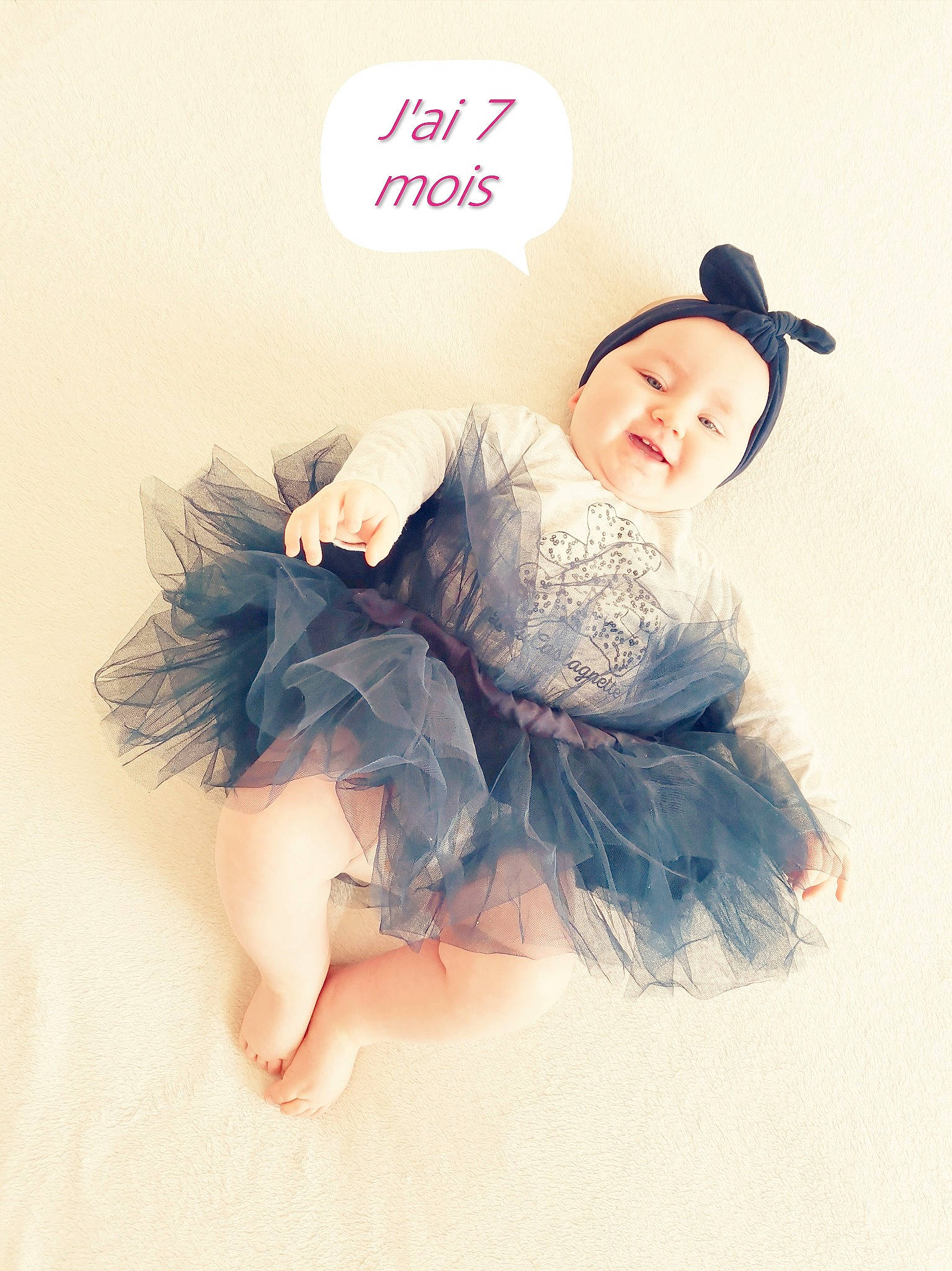 Julia a rejoint le concours — aidez-le/la à gagner de superbes lots ! ballet_tutu, beauty, black_hair, child, costume, fashion_accessory, footwear, fur, hair, hair_accessory, happy, headpiece, headwear, long_hair, person, photography, pink, shoe, shoulder, skin