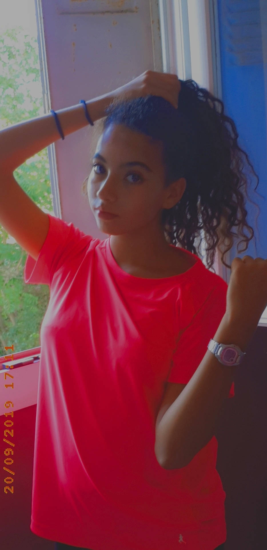 Camelia participe au concours pour gagner de l'argent avec cette photo : beauty, black_hair, hair, joint, lady, lip, long_hair, magenta, model, person, photo_shoot, photography, pink, red, shoulder, style, t_shirt