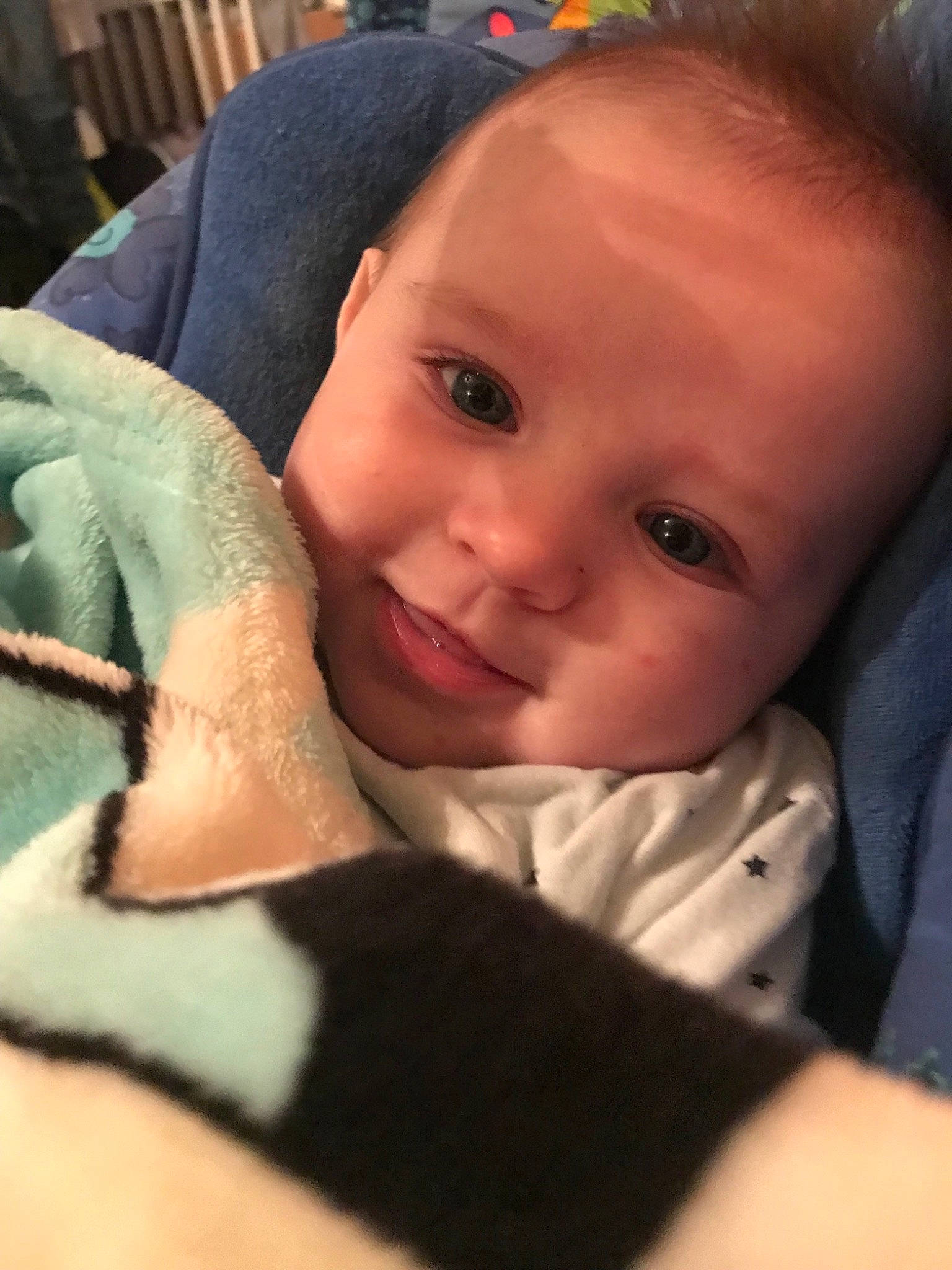 Damon a rejoint le concours — aidez-le/la à gagner de superbes lots ! arm, baby, cheek, child, face, finger, hand, head, lip, nail, nose, person, skin, smile, thumb, toddler