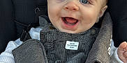 Joseph a rejoint le concours — aidez-le/la à gagner de superbes lots ! baby, baby_outfit, baby_smile, blue_eyes, car_seat, child, closeup, clothing, corduroy, cute, face, happy, indoor, infant, person, portrait, seatbelt, smiling, straps, young_child