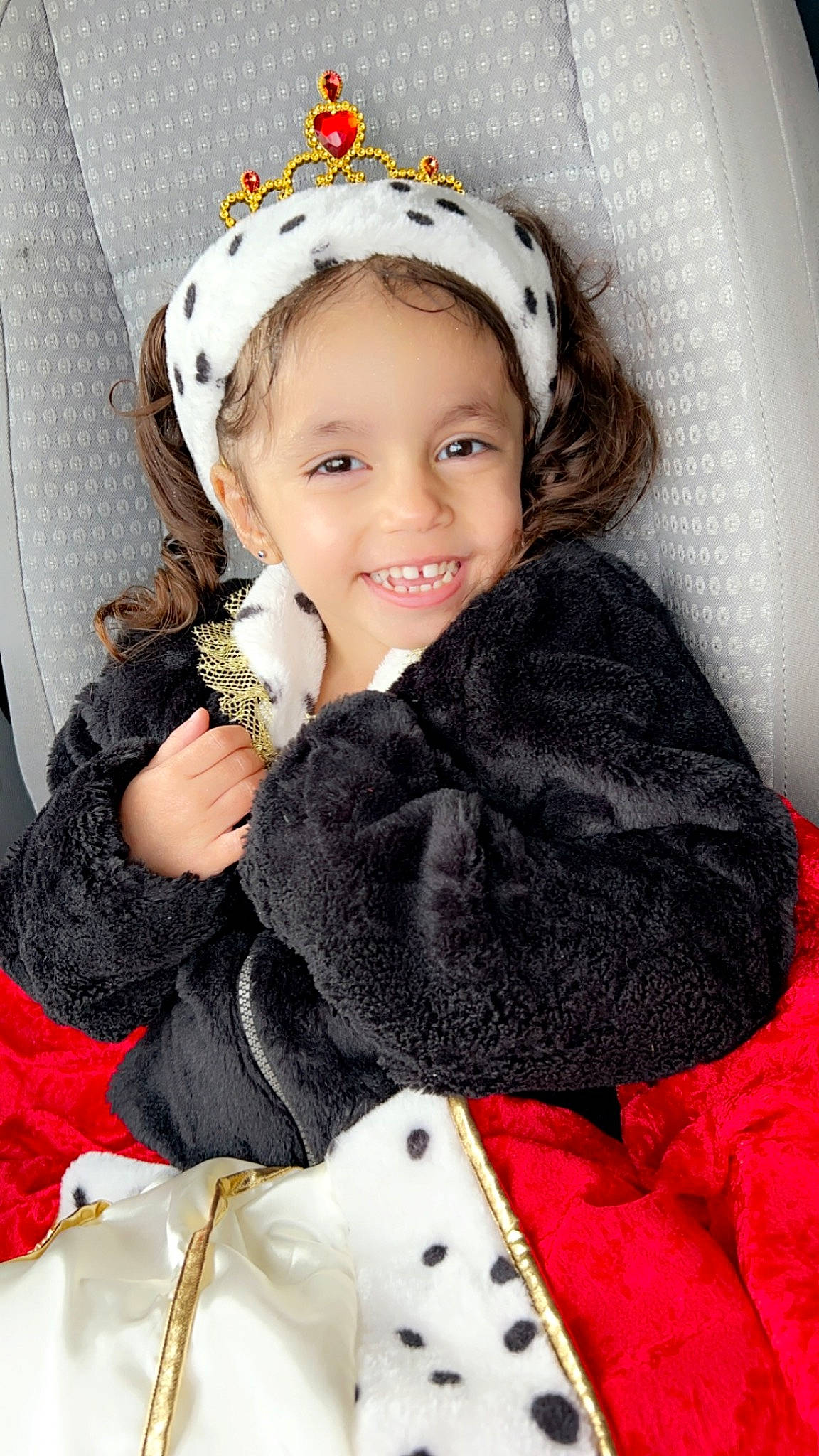 Aliya participe au concours pour gagner de l'argent avec cette photo : baby_toddler_clothing, beauty, brown_hair, carmine, child, embellishment, fashion_accessory, flash_photography, fur, happy, headband, headpiece, joy, organ, pattern, person, sitting, sleeve, smile, textile