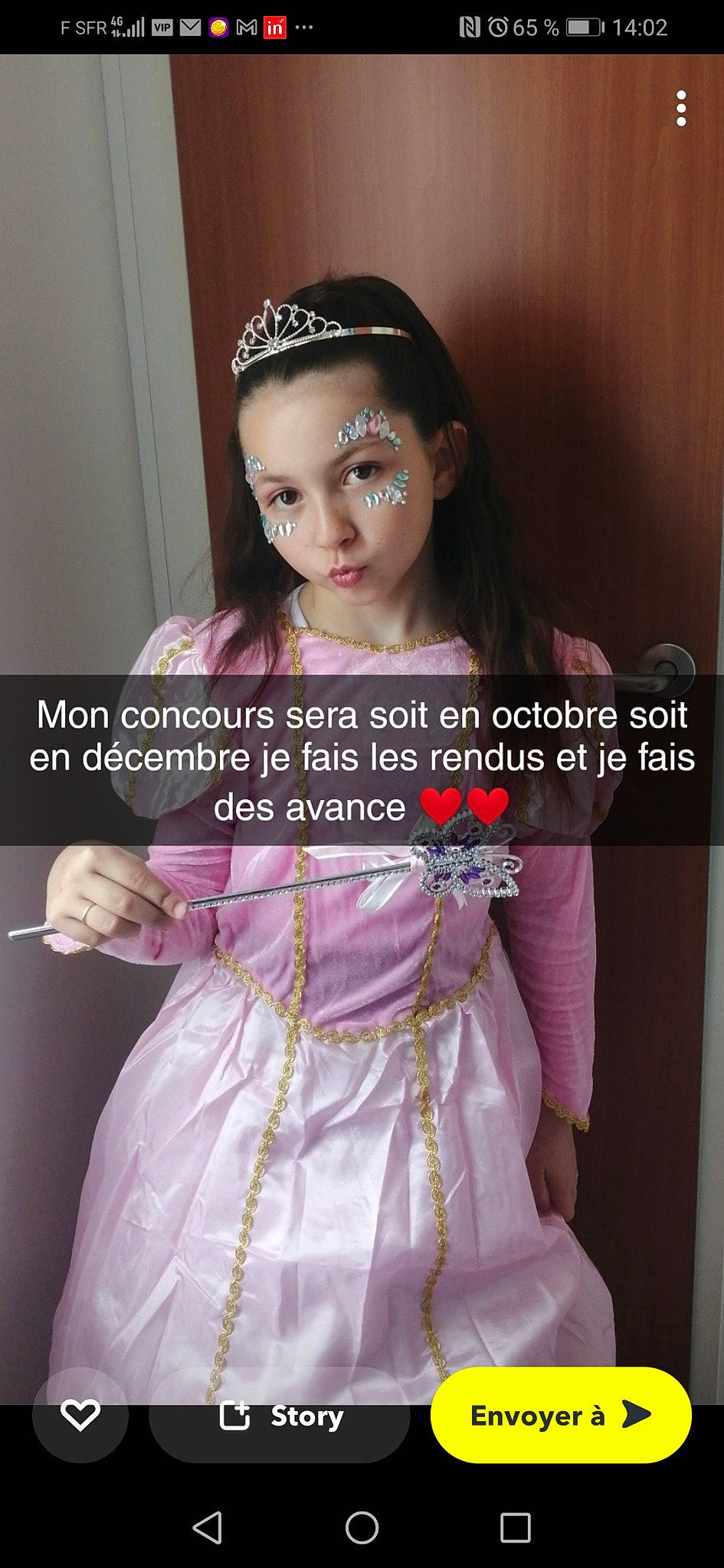 Kassy-joy a rejoint le concours — aidez-le/la à gagner de superbes lots ! abdomen, beauty, black_hair, eyelash, fashion, fashion_design, formal_wear, hair, head, jewellery, magenta, neck, organ, person, pink, purple, skin, sleeve, trunk, waist