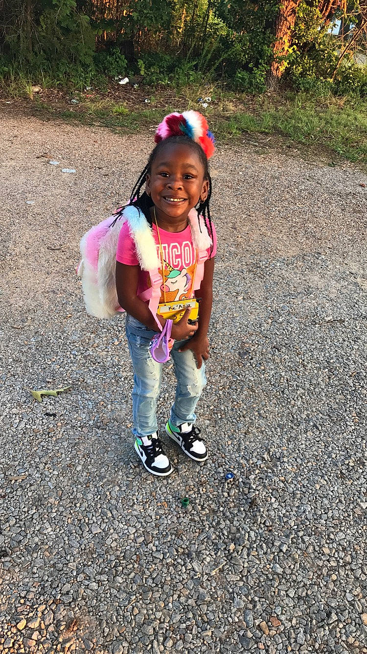 Keasia is registered to the contest to win money with this photo: asphalt, baby_toddler_clothing, child, eye, face, fun, grass, happy, head, joy, leisure, magenta, nature, people_in_nature, person, plant, recreation, road_surface, smile, soil