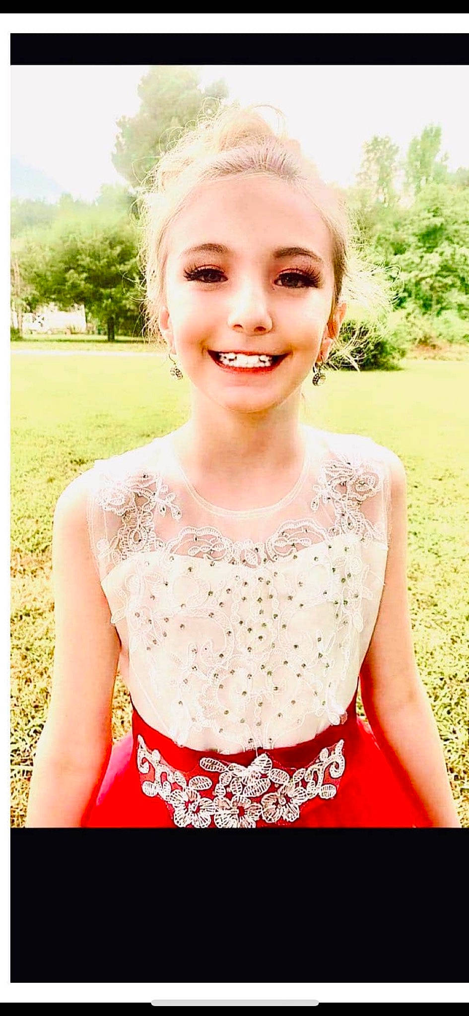 Lorraine is registered to the contest to win money with this photo: beauty, blond, clothing, cocktail_dress, dress, face, fashion_accessory, hair, hairstyle, happy, joy, lace, lip, long_hair, neck, peach, person, photo_shoot, photography, skin