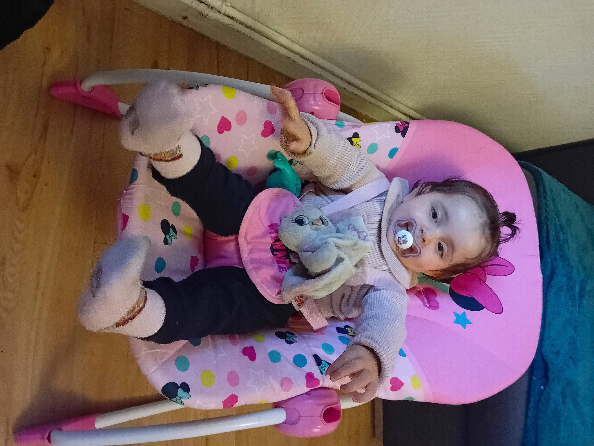 Sonia a rejoint le concours — aidez-le/la à gagner de superbes lots ! baby_products, baby_toddler_clothing, baby_toys, child, event, happy, magenta, person, pink, plush, room, smile, stuffed_toy, toddler, toy