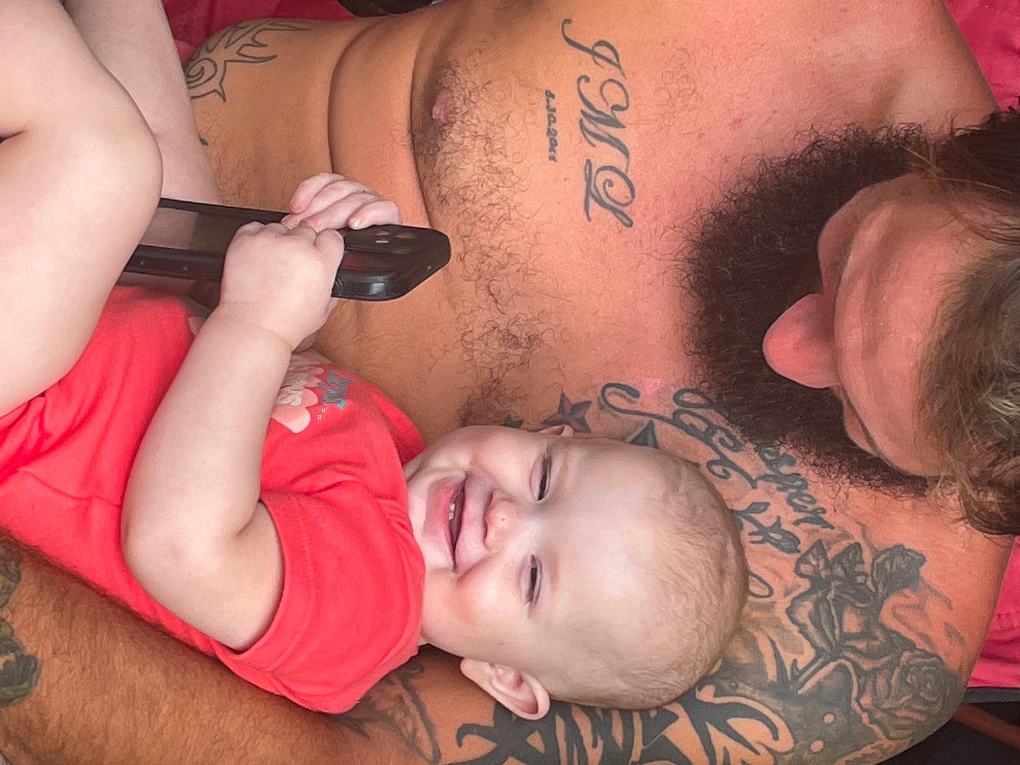 Isabella is registered to the contest to win money with this photo: arm, cheek, chest, chin, elbow, eyelash, finger, forehead, gesture, hairstyle, happy, human_body, joint, joy, mouth, muscle, neck, nose, organ, person