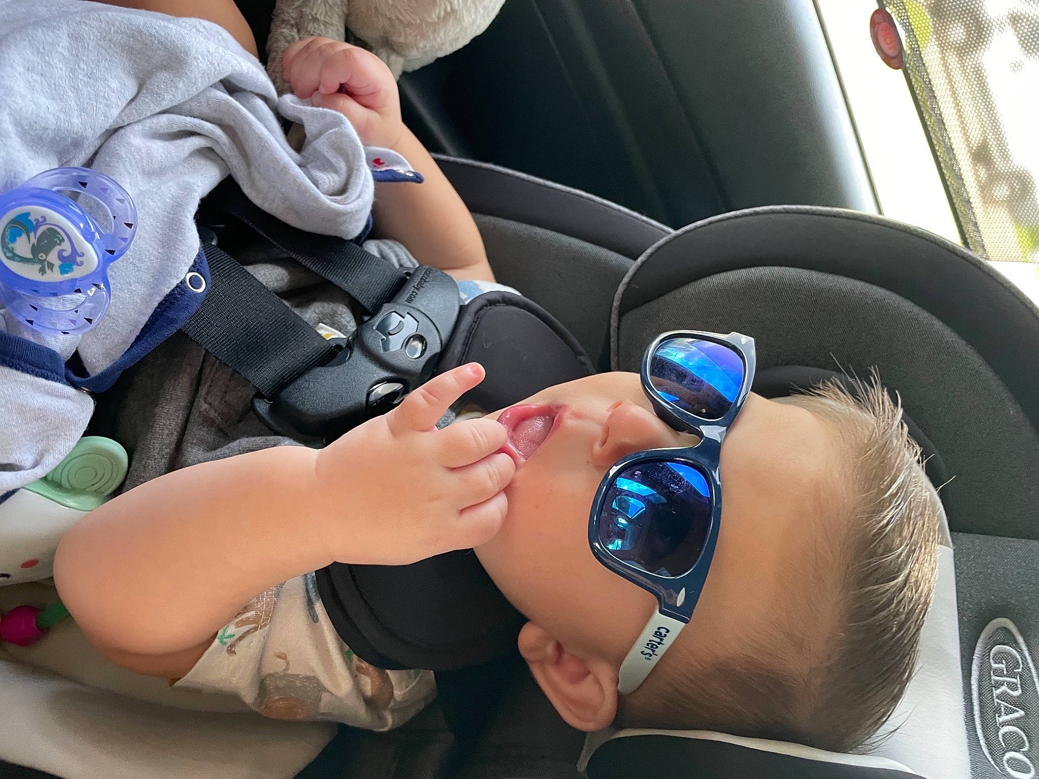 Nicholas is registered to the contest to win money with this photo: audio_equipment, automotive_design, azure, car, car_seat, cool, electric_blue, eyewear, finger, glasses, goggles, hand, head_restraint, motor_vehicle, nail, person, sunglasses, thumb, vehicle_door, vision_care