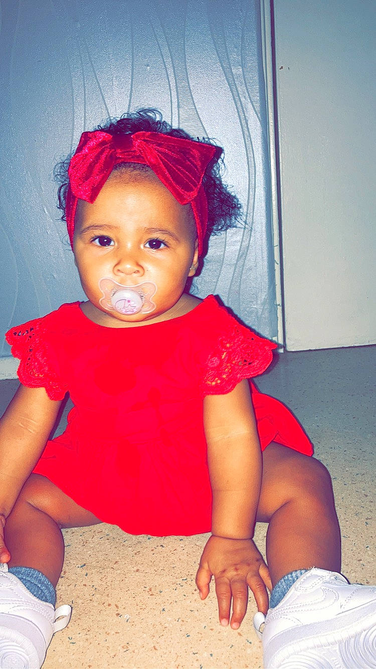 Talhïa participe au concours pour gagner de l'argent avec cette photo : azure, baby_toddler_clothing, cheek, chin, dress, finger, flash_photography, happy, human, iris, joint, lip, mouth, people, person, pink, red, skin, sleeve, textile