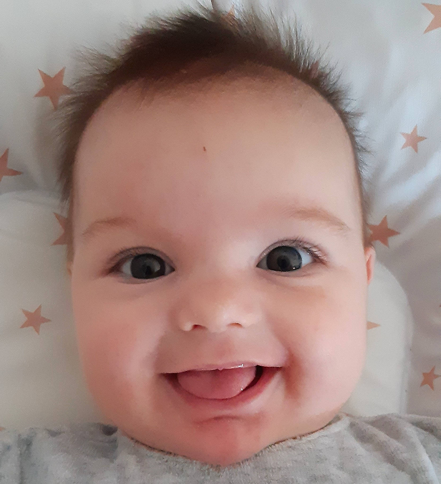 Jill participe au concours pour gagner de l'argent avec cette photo : baby, baby_toddler_clothing, cheek, chin, eye, eyebrow, eyelash, face, facial_expression, happy, head, iris, joy, lip, mouth, neck, nose, person, skin, smile