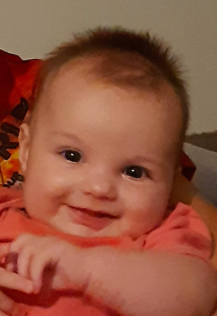 Jill a rejoint le concours — aidez-le/la à gagner de superbes lots ! baby, cheek, ear, eye, eyebrow, eyelash, finger, flash_photography, forehead, gesture, hand, happy, iris, joy, lip, mouth, neck, nose, person, skin