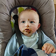 Kaëzyo participe au concours pour gagner de l'argent avec cette photo : baby, blue_eyes, child, cloth, clothing, cushion, cute, expression, face, food, hand, high_chair, indoors, infant, looking_up, messy, portrait, seat, straps, young