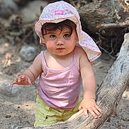 Louise participe au concours pour gagner de l'argent avec cette photo : toddler, child, hat, pink_tank_top, yellow_shorts, tree_branch, sand, outdoor, nature, exploring, sunhat, curious, hands, face, person, portrait, summer, daylight, young_child, cute