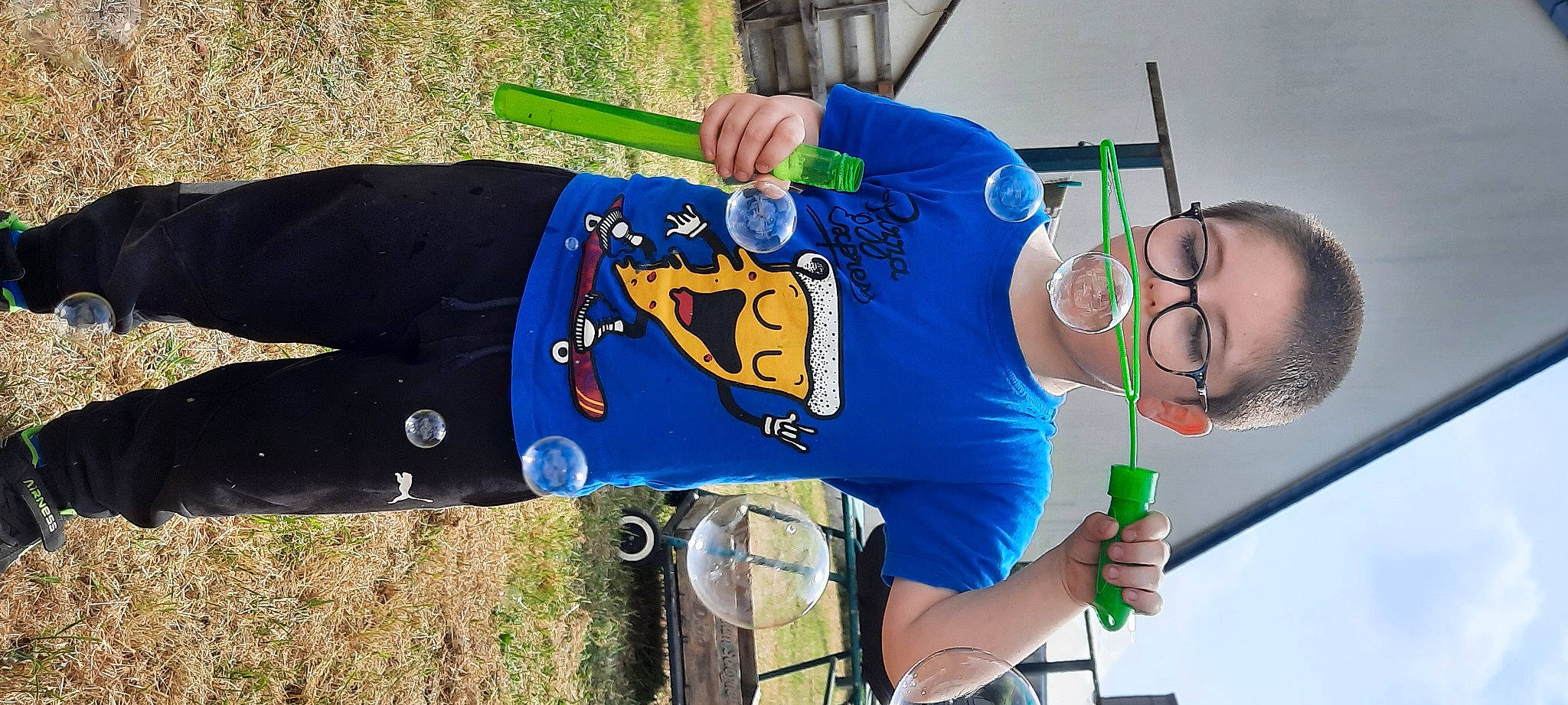 Nolhan a rejoint le concours — aidez-le/la à gagner de superbes lots ! active_shirt, arm, elbow, electric_blue, flag, fun, green, hand, hat, leisure, longboard, person, skateboard_truck, smile, t_shirt, water