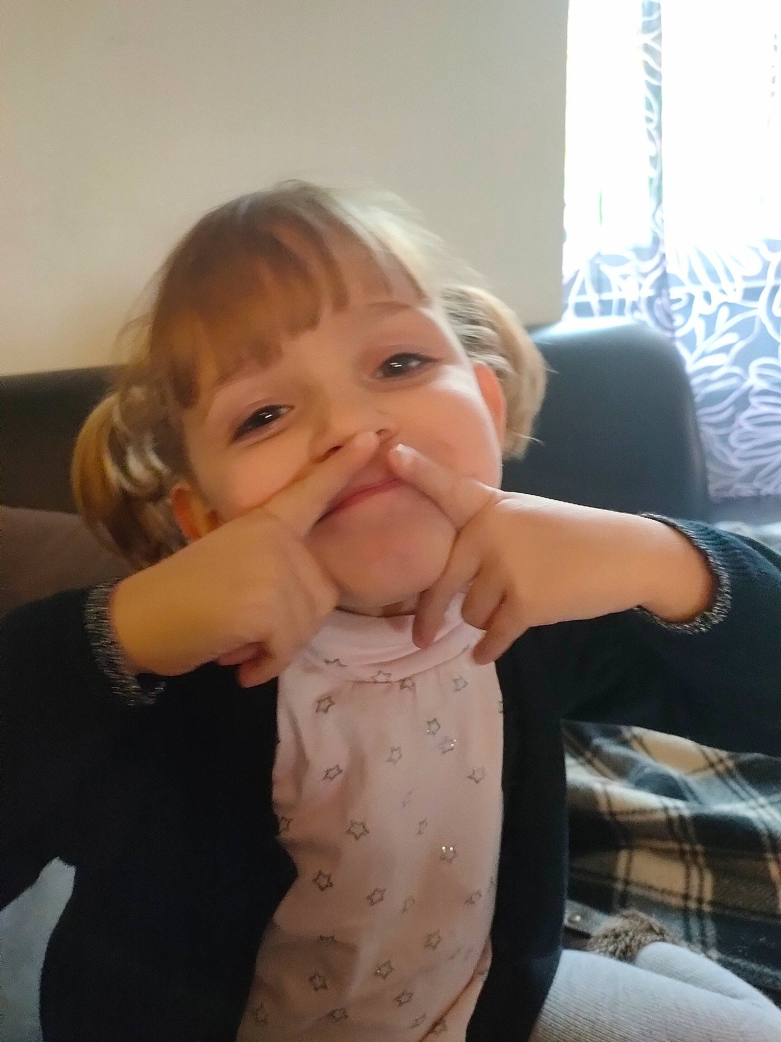 Mélyne participe au concours pour gagner de l'argent avec cette photo : baby, cheek, child, face, head, mouth, neck, nose, person, skin, smile, toddler