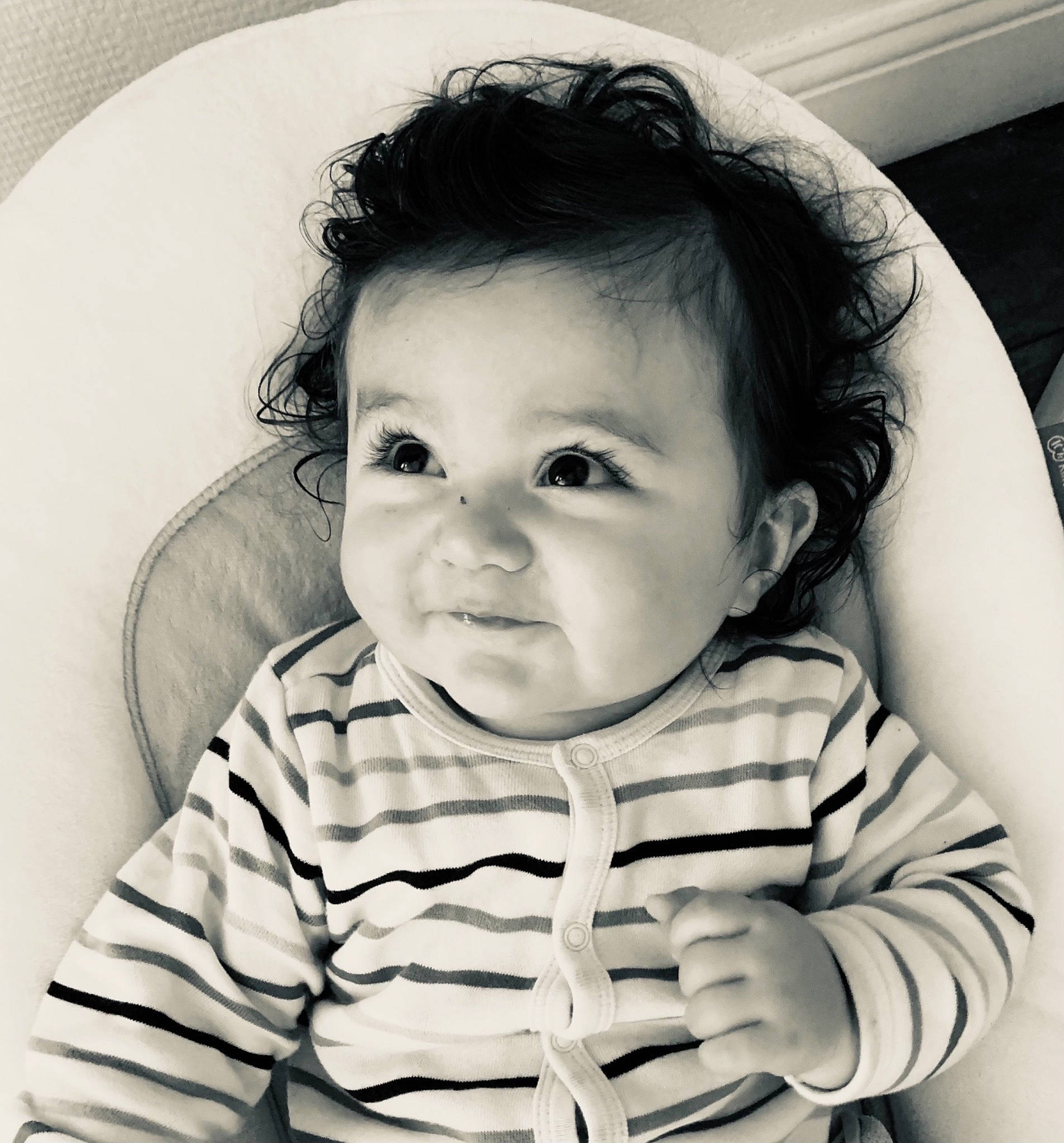 Arthur participe au concours pour gagner de l'argent avec cette photo : baby_toddler_clothing, black_and_white, cheek, comfort, cool, ear, eyebrow, eyelash, flash_photography, gesture, happy, iris, lip, neck, nose, person, photograph, skin, sleeve, style