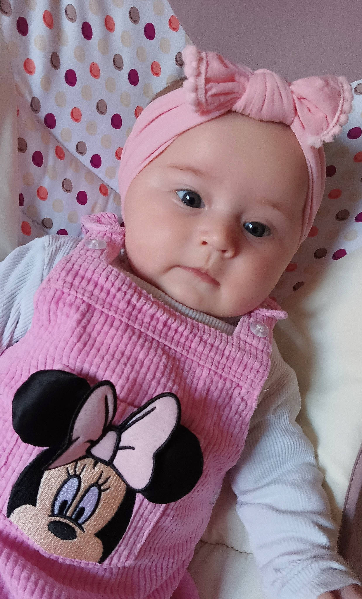 Lola a rejoint le concours — aidez-le/la à gagner de superbes lots ! baby, baby_products, baby_toddler_clothing, cap, cheek, child, dress, eye, head, headgear, headwear, iris, knit_cap, lip, pattern, person, pink, product, sleeve, textile