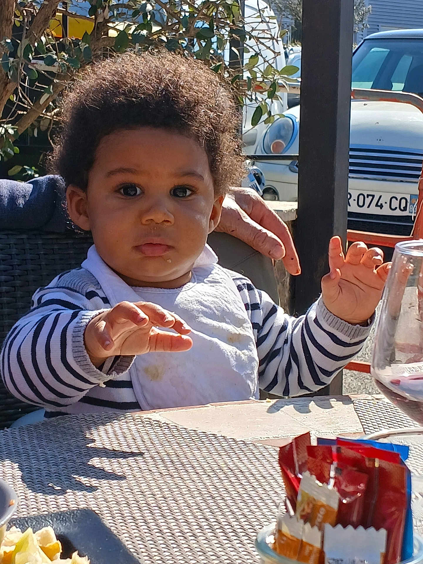 Alakana participe au concours pour gagner de l'argent avec cette photo : baby, bodypart, car, couch, cutlery, face, finger, food, fork, hand, head, indoors, lunch, meal, person, photography, portrait, restaurant, transportation, vehicle