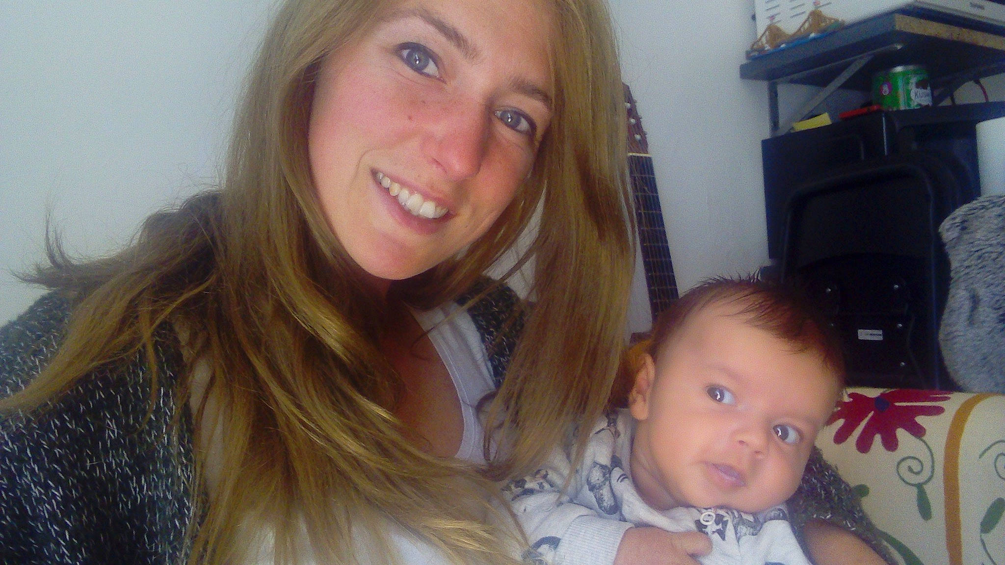 Milio participe au concours pour gagner de l'argent avec cette photo : blond, cheek, child, eye, eyebrow, face, facial_expression, fun, hair, hairstyle, head, iris, joy, lip, long_hair, mother, mouth, nose, person, selfie