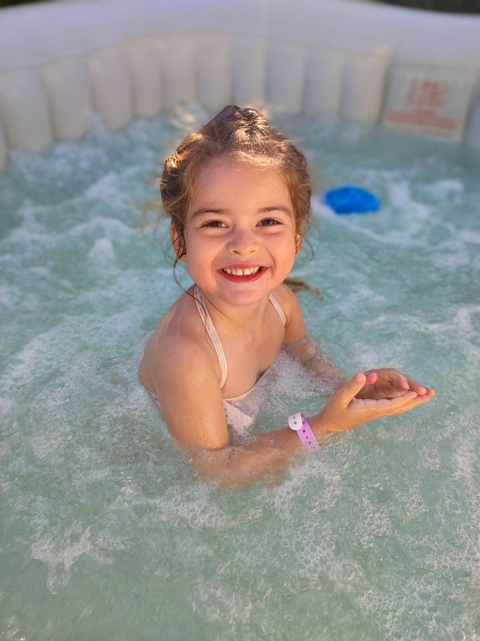 Kalélia participe au concours pour gagner de l'argent avec cette photo : baby, bathing, chest, child, fun, happy, joy, leisure, leisure_centre, nonbuilding_structure, person, play, recreation, smile, swimming_pool, swimwear, thigh, toddler, vacation, water