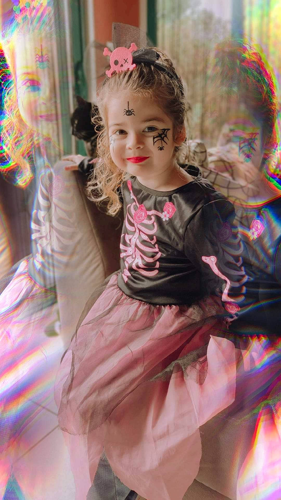 Kalélia a rejoint le concours — aidez-le/la à gagner de superbes lots ! beauty, eye, face, facial_expression, fashion_design, fun, hair, hairstyle, happy, head, iris, leisure, magenta, person, photograph, pink, purple, skin, smile, snapshot