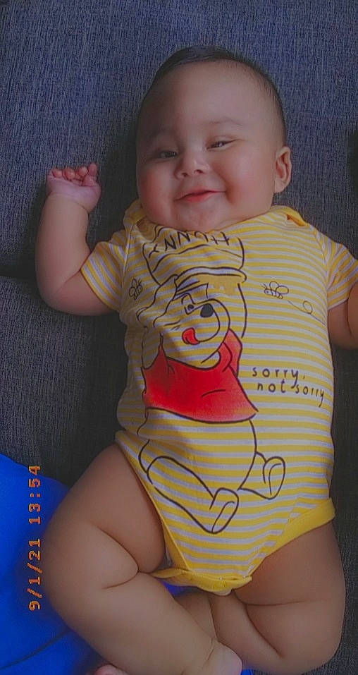 Legend is registered to the contest to win money with this photo: arm, baby_toddler_clothing, cheek, chin, facial_expression, hand, head, human_body, joint, joy, lip, mouth, muscle, neck, nose, organ, person, shoulder, skin, smile