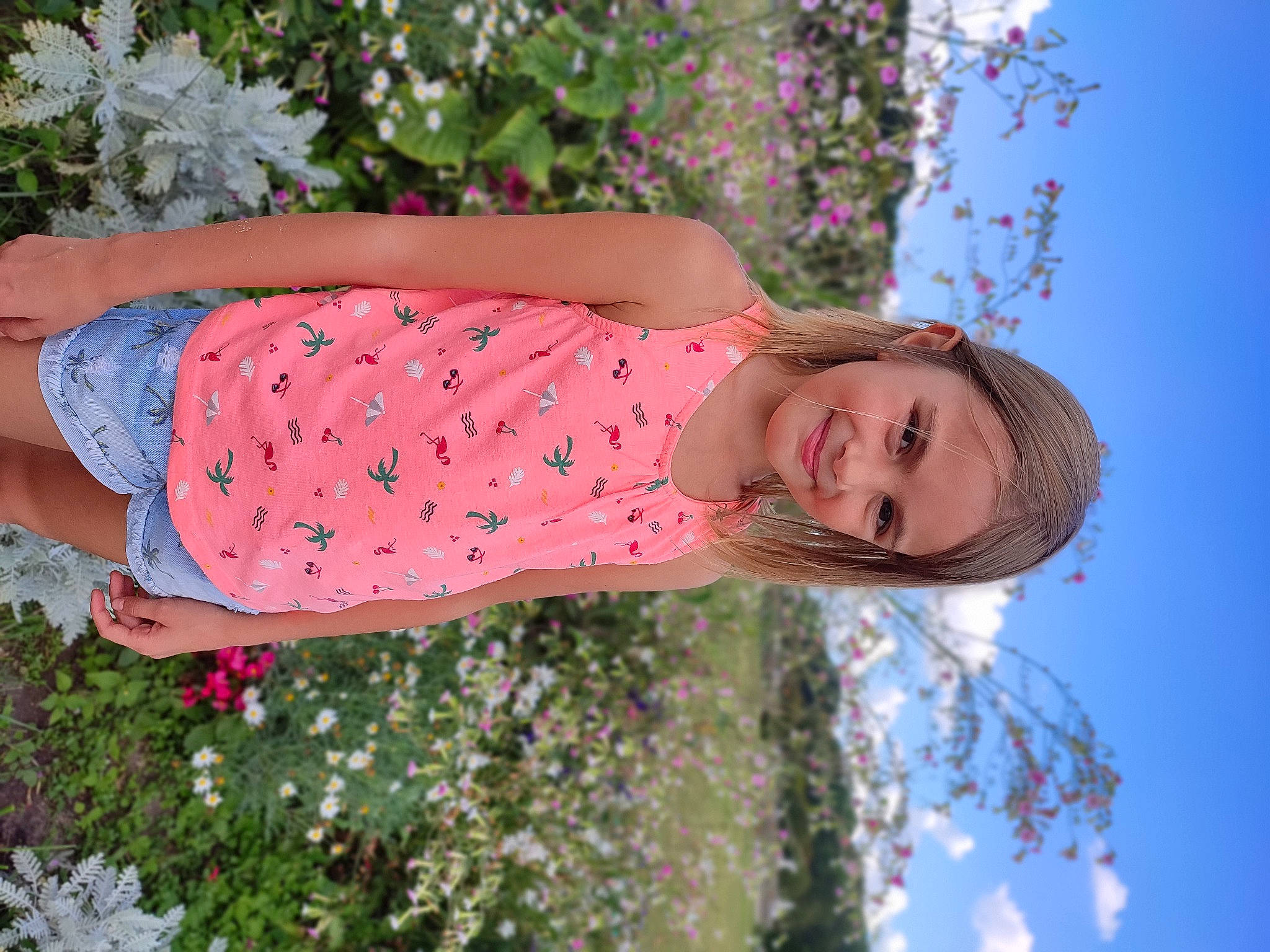 Emyline participe au concours pour gagner de l'argent avec cette photo : beauty, flash_photography, flower, fun, grass, hairstyle, happy, joy, lip, magenta, pattern, people_in_nature, person, pink, plant, sky, smile, street_fashion, thigh, tree