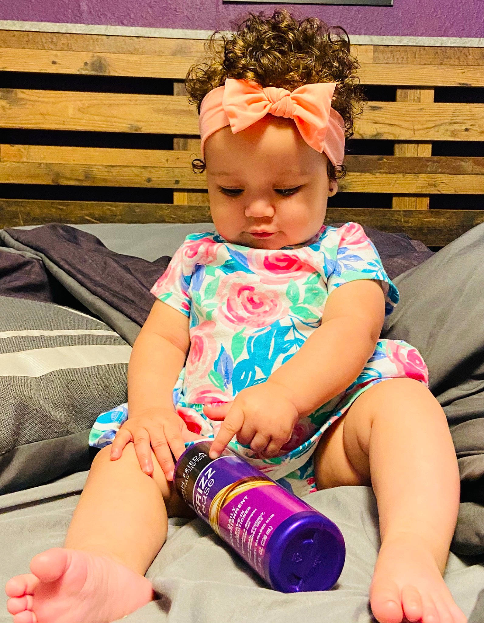 Kira is registered to the contest to win money with this photo: baby_toddler_clothing, child, cool, finger, foot, fun, hand, happy, headwear, human_leg, knee, leg, leisure, nail, person, pink, skin, sleeve, sock, summer