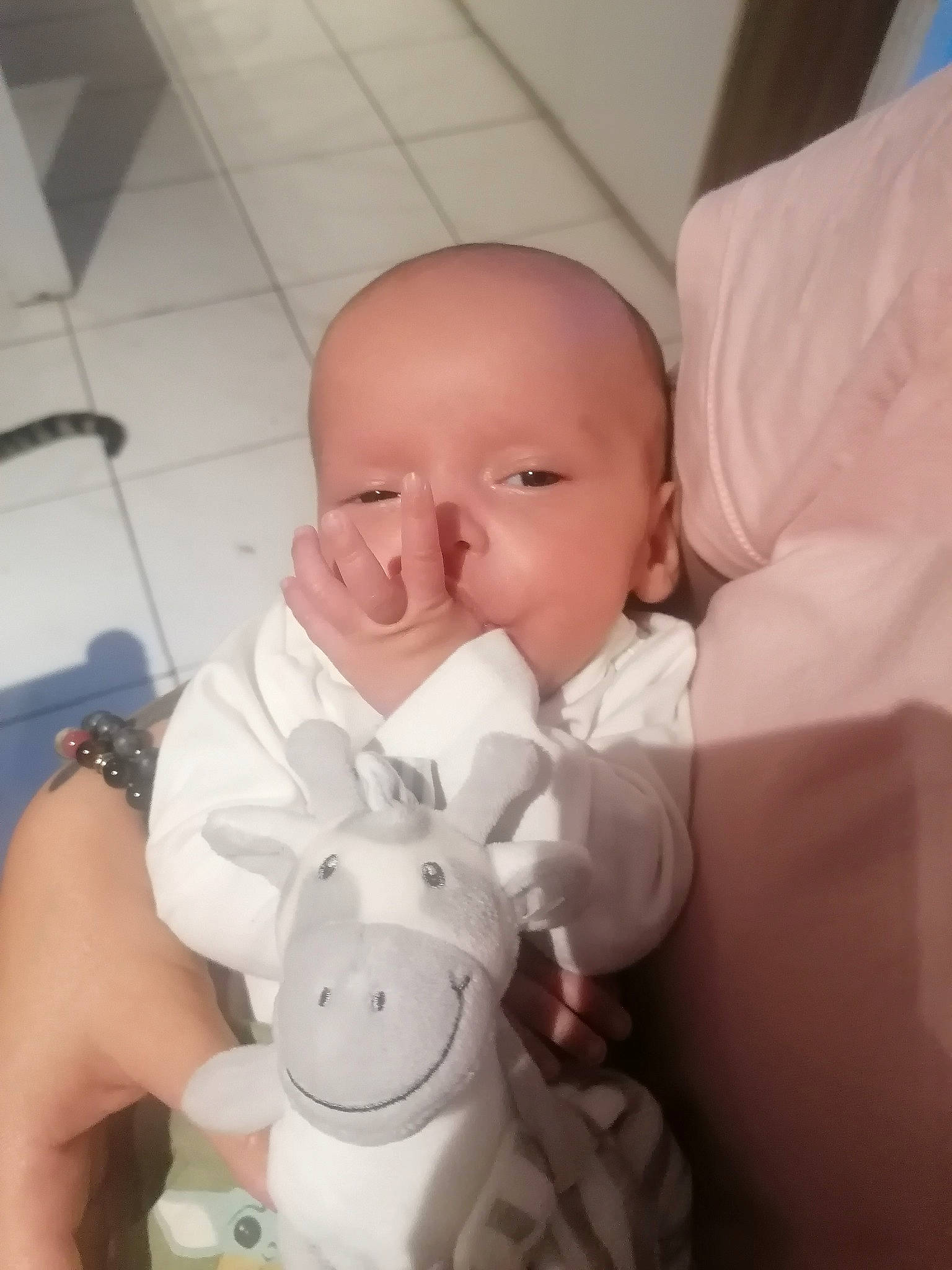 Ely participe au concours pour gagner de l'argent avec cette photo : baby, baby_products, baby_sleeping, baby_toddler_clothing, cheek, chin, comfort, ear, eye, eyebrow, gesture, happy, linens, mouth, nose, person, pink, skin, thumb, toddler