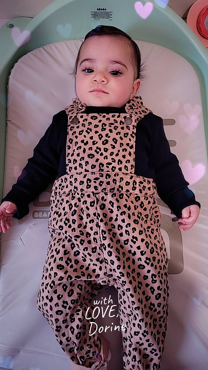 Titaina participe au concours pour gagner de l'argent avec cette photo : baby, baby_products, baby_toddler_clothing, beauty, blazer, child, comfort, face, flooring, head, jacket, linens, neck, outerwear, pattern, person, skin, sleeve, t_shirt, textile