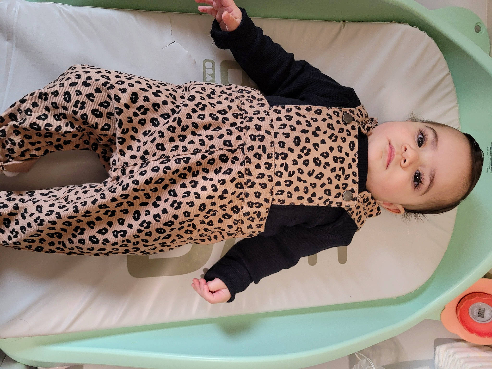 Titaina participe au concours pour gagner de l'argent avec cette photo : arm, baby, baby_safety, baby_toddler_clothing, comfort, elbow, finger, foot, fun, human_leg, knee, linens, pattern, person, room, sleeve, sock, thigh, toddler, waist