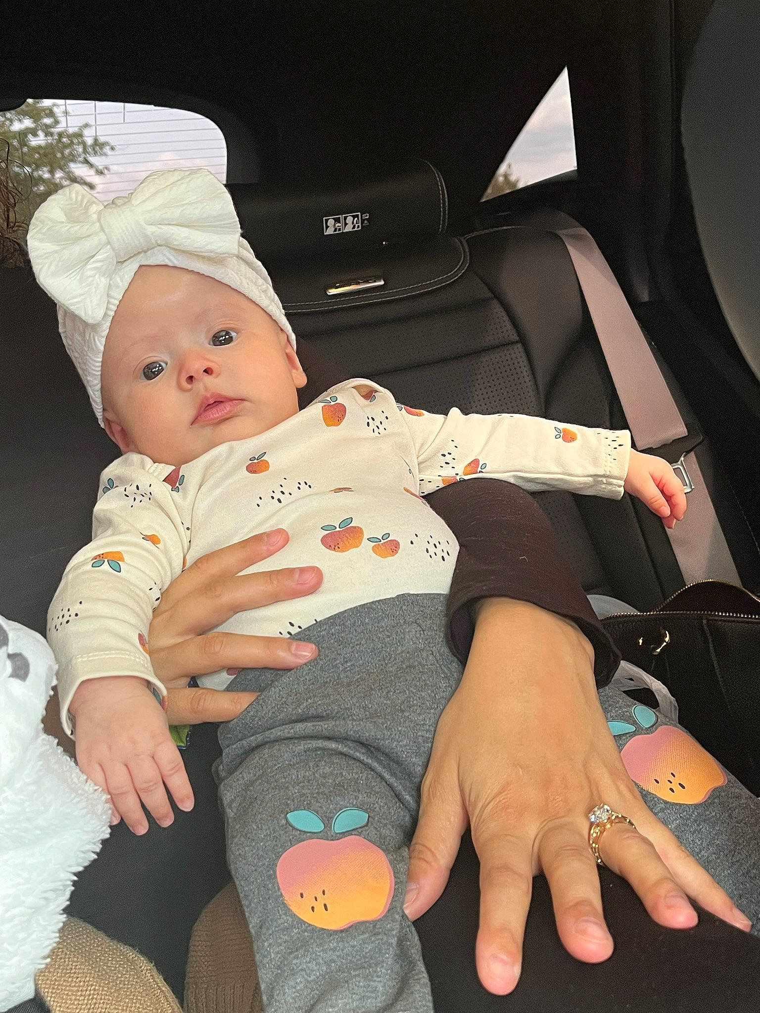 Valentina is registered to the contest to win money with this photo: arm, baby, baby_products, baby_toddler_clothing, car_seat, cheek, child, comfort, finger, hand, human_leg, lap, leg, nail, person, personal_luxury_car, thigh, thumb, toddler, trunk