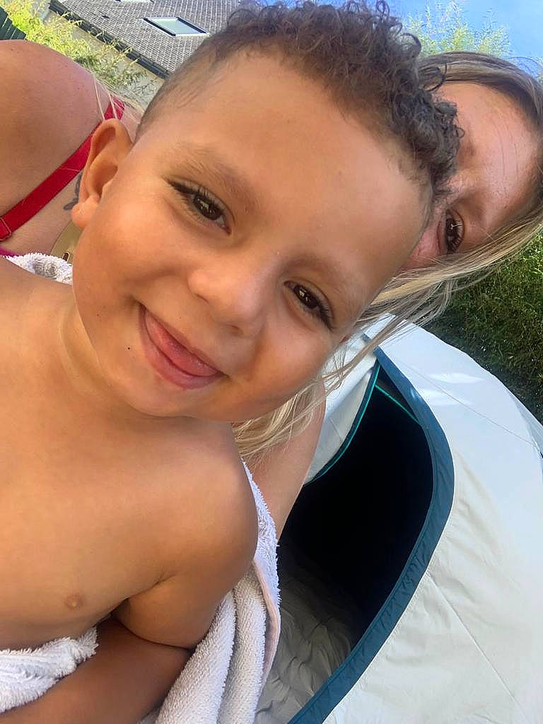 Ismaël a rejoint le concours — aidez-le/la à gagner de superbes lots ! cheek, chin, eye, eyebrow, eyelash, facial_expression, forehead, hairstyle, happy, human_body, iris, jaw, joy, lip, mouth, muscle, neck, nose, person, shoulder