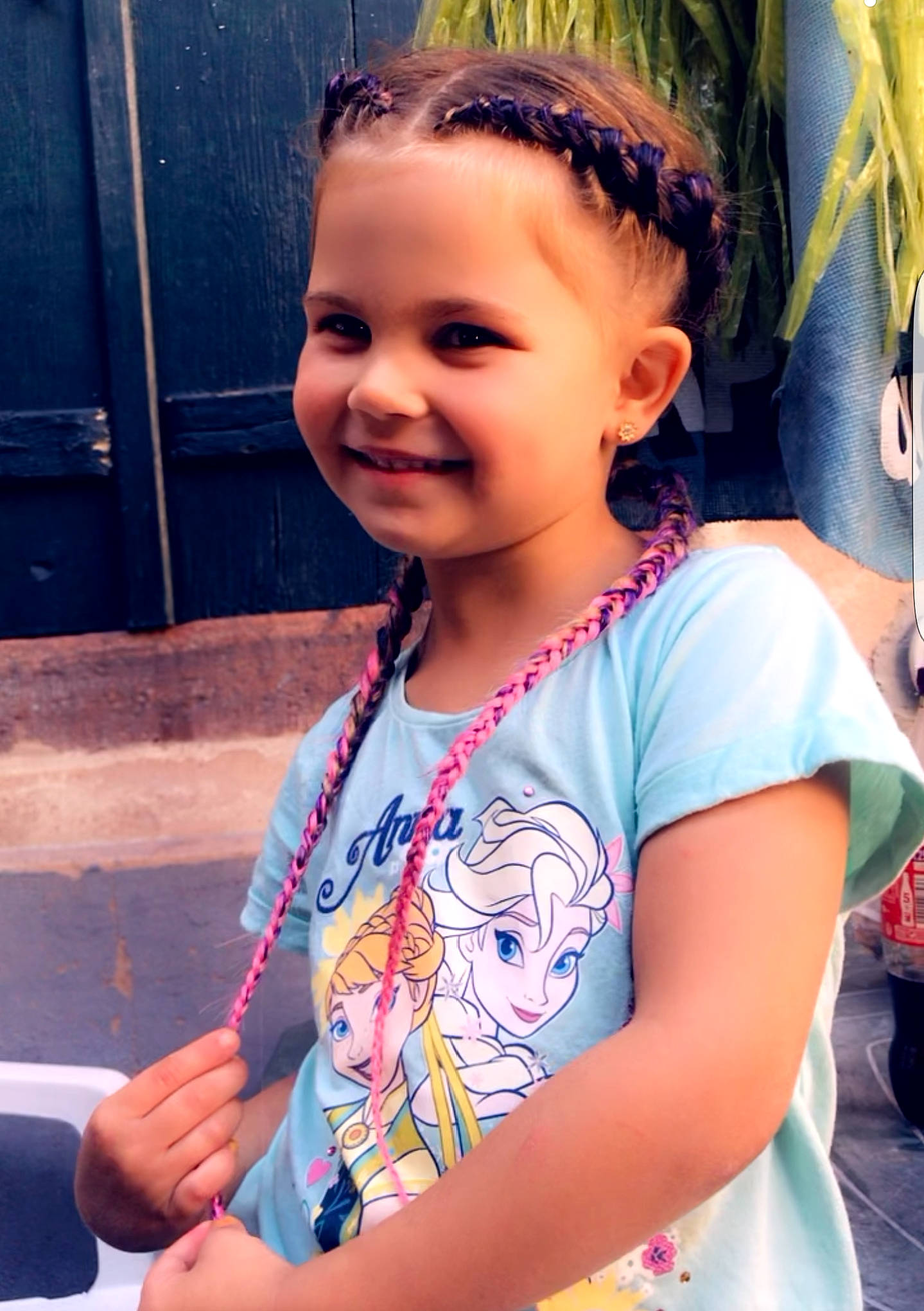 Jaynissa a rejoint le concours — aidez-le/la à gagner de superbes lots ! electric_blue, eye, eyewear, face, fun, hair, hairstyle, happy, head, iris, joy, leisure, lip, mouth, neck, necklace, person, shoulder, skin, smile