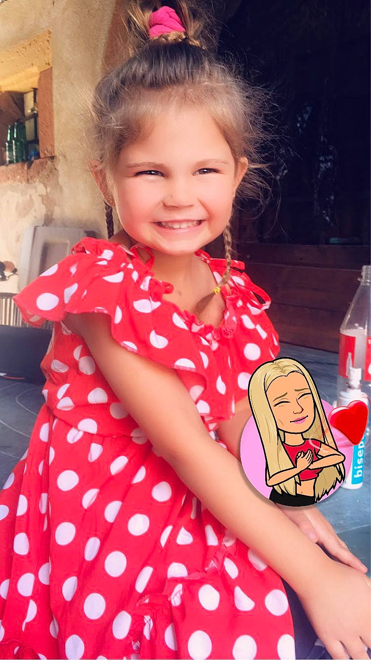 Jaynissa a rejoint le concours — aidez-le/la à gagner de superbes lots ! baby_toddler_clothing, beauty, child, day_dress, dress, facial_expression, finger, flash_photography, fun, hairstyle, happy, joy, lip, neck, pattern, people, person, pink, skin, sleeve